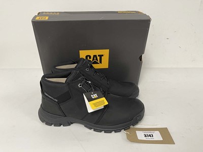 Lot 3747 - CAT threshold chukka boots in black size UK10 -...