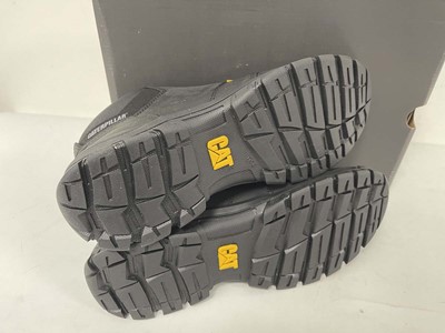 Lot 3747 - CAT threshold chukka boots in black size UK10 -...