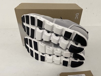 Lot 3748 - On Cloud Running cloud 5 waterproof trainers...