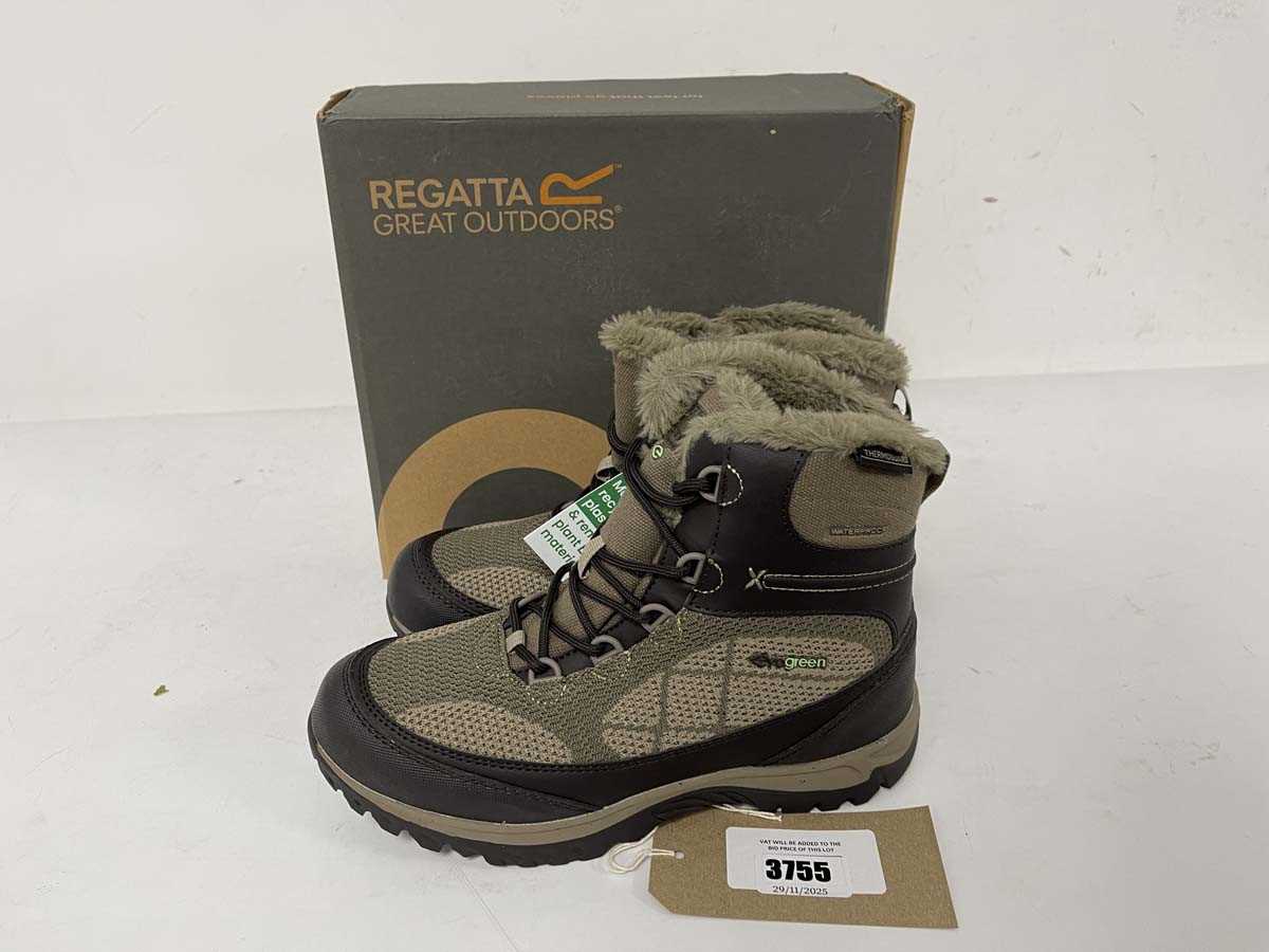 Lot 3755 - Regatta hawthorn boots in brown size UK6 - boxed