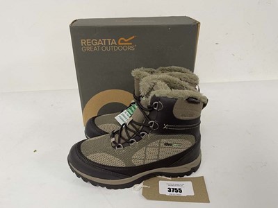 Lot 3755 - Regatta hawthorn boots in brown size UK6 - boxed