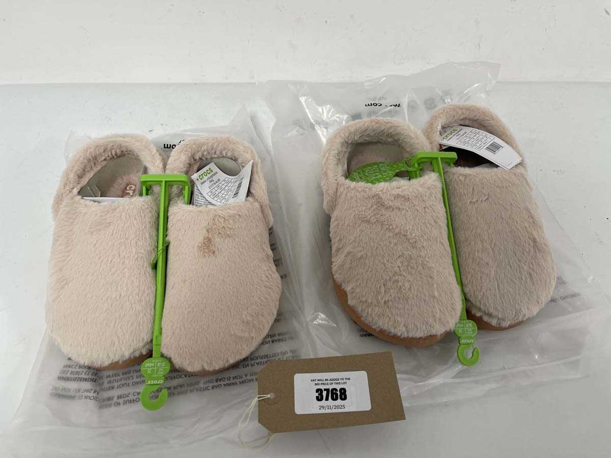 Lot 3768 - 2x Pairs of Crocs classic unfurgettable clogs...