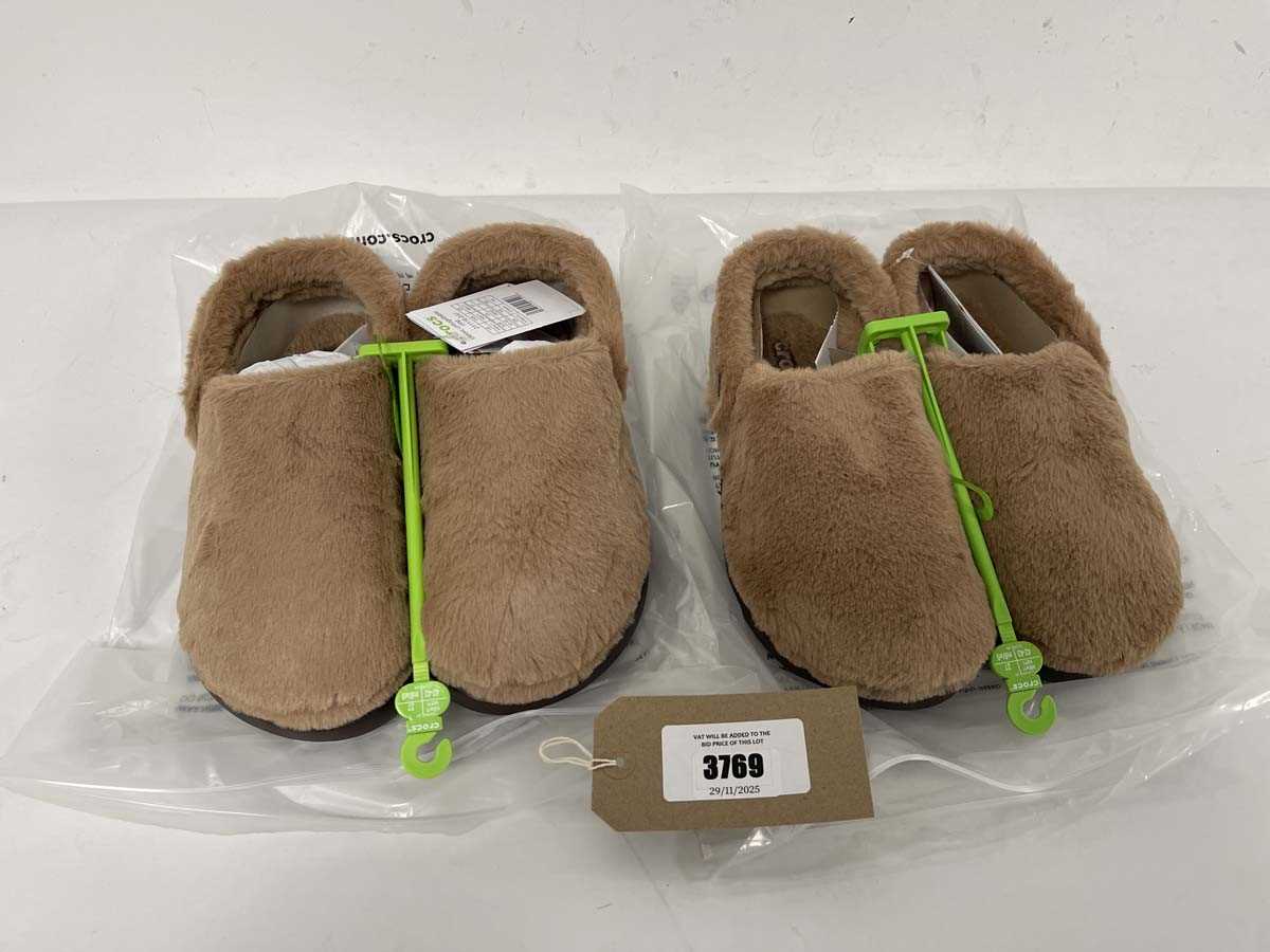 Lot 3769 - 2x Pairs of Crocs classic unfurgettable clogs...