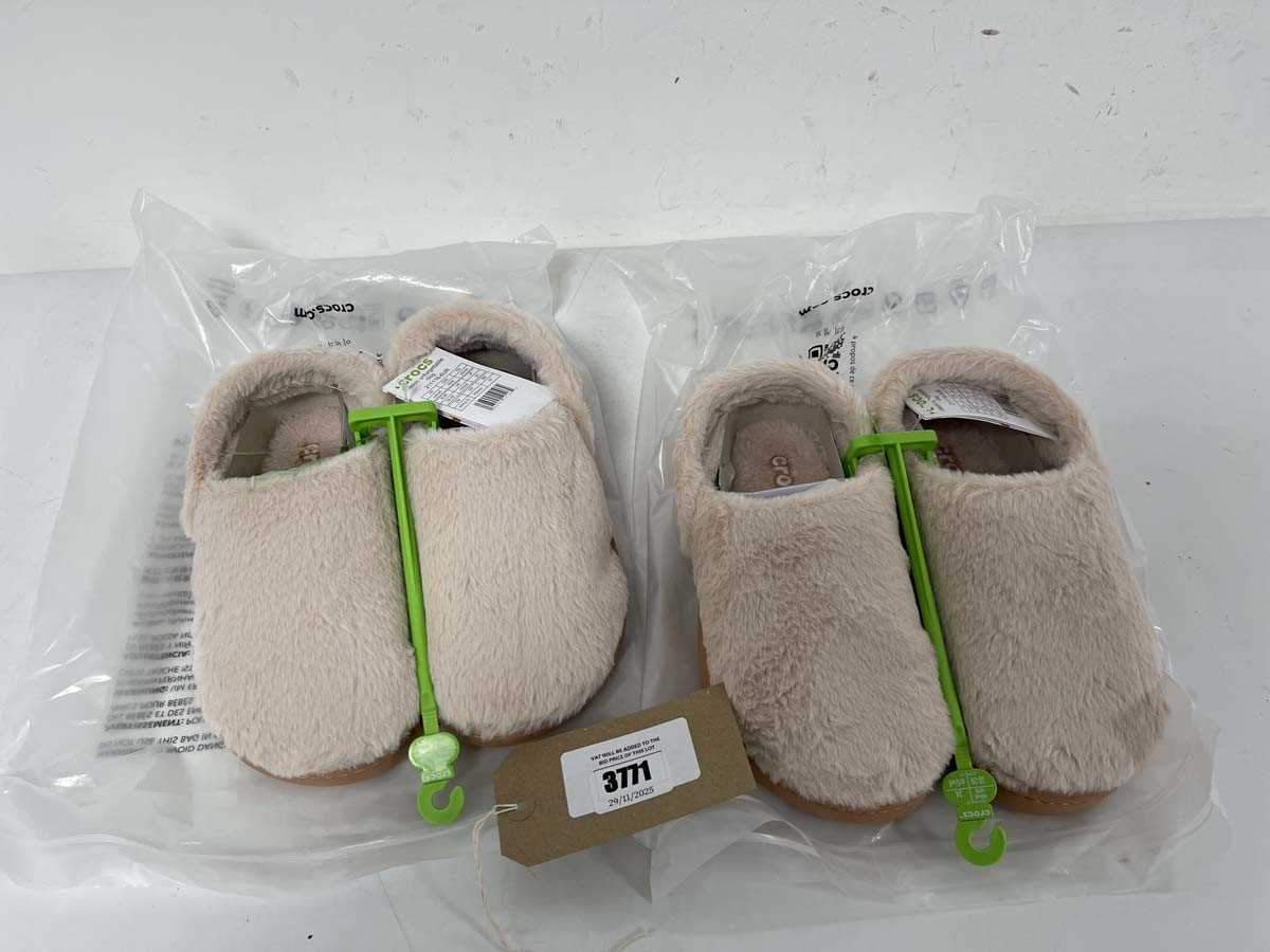 Lot 3771 - 2x Pairs of Crocs classic unfurgettable clogs...