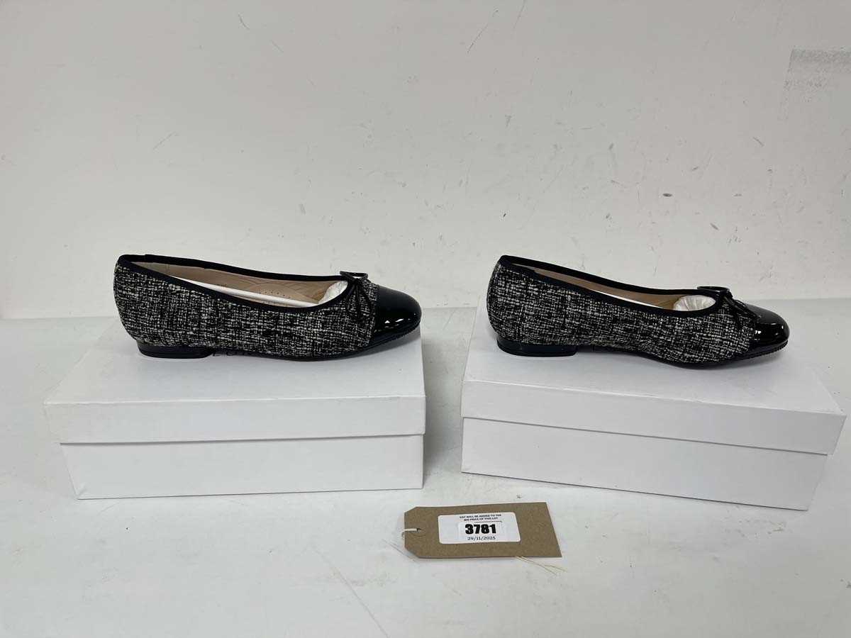 Lot 3781 - 2x Boxed pairs of Sargasso & Grey London shoes...