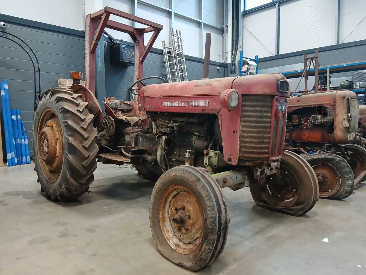 Lot 4141 - 1963 Massey Ferguson 65 diesel tractor with...