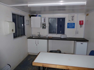 Lot 4011 - 32ft x 10ft blue corrugated steel site canteen...