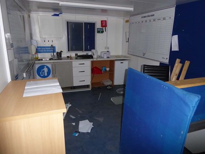 Lot 4012 - 32ft x 10ft blue corrugated steel site office...