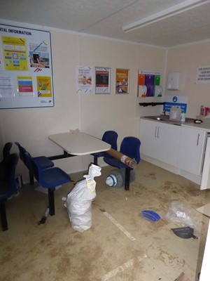 Lot 4014 - 32ft x 10ft Alsim Eco blue steel site canteen...