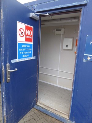 Lot 4019 - 20ft x 9ft 6 inch blue corrugated steel jack...