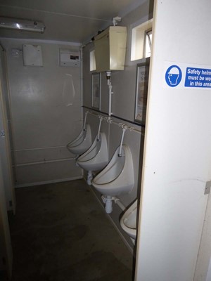 Lot 4019 - 20ft x 9ft 6 inch blue corrugated steel jack...