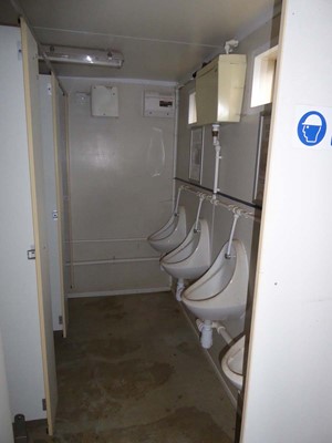 Lot 4019 - 20ft x 9ft 6 inch blue corrugated steel jack...