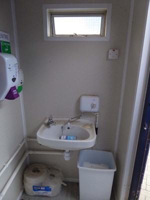 Lot 4019 - 20ft x 9ft 6 inch blue corrugated steel jack...