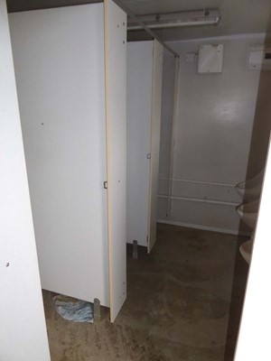 Lot 4019 - 20ft x 9ft 6 inch blue corrugated steel jack...