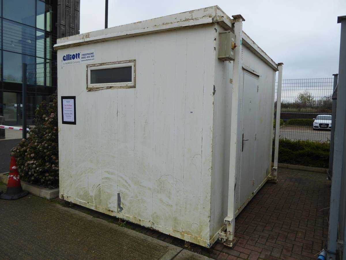 Lot 4025 - 9ft x 12 ft Elliott white jack leg steel site...