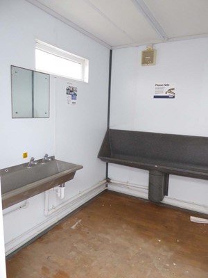 Lot 4025 - 9ft x 12 ft Elliott white jack leg steel site...