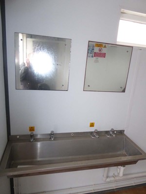 Lot 4025 - 9ft x 12 ft Elliott white jack leg steel site...