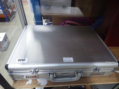 Lot 3257 - Offenbach case steak knife set