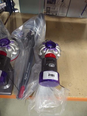 Lot 3191 - Dyson V8 advance hand held vacuum cleaner with...