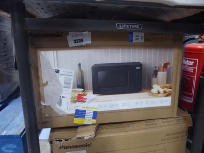 Lot 3239 - Panasonic microwave model NN-ST22QB, boxed