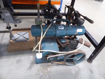 Lot 4400 - Under bay containing an assortment of tooling...