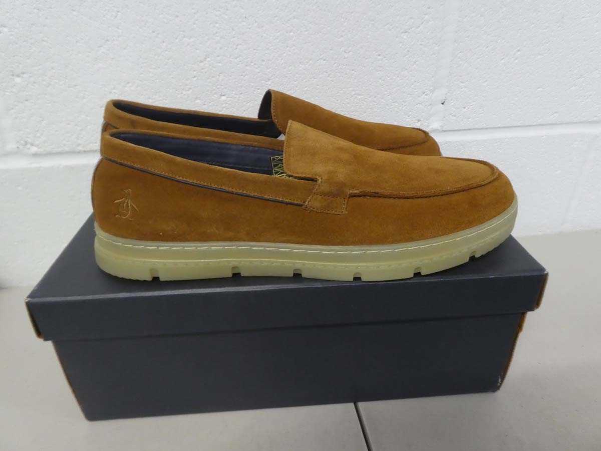 Lot Boxed pair of Penguin 'cam' shoes size UK 12