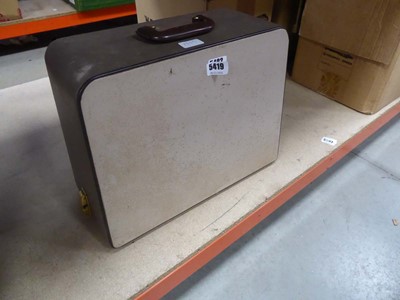 Lot 5419 - Cased singer sewing machine