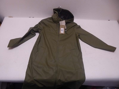 Lot 3441 - Hunter rain coat in deep lichen size XS (hanging)
