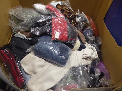 Lot 3470 - Pallet containing mixed ladies and men's clothing