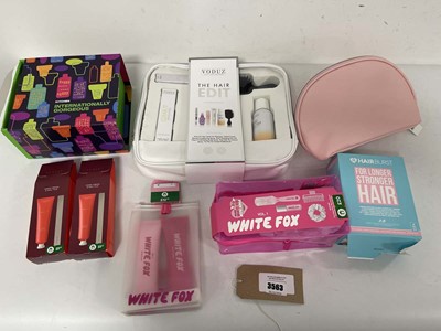 Lot 3563 - 8x Various toiletry gift sets to include White...