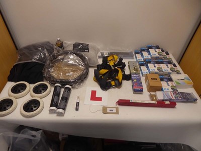 Lot 4604 - Selection of car accessories to include seat...