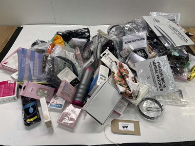 Lot 3701 - Large selection of health & beauty related...