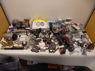 Lot 4617 - Selection of various car parts to include a...