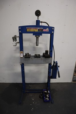 Lot 12 - Shop Press 22 tonne bearing press with various...