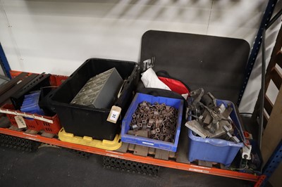 Lot 37 - 4x boxes of miscellaneous machinery parts,...