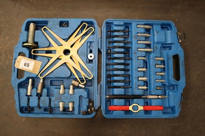 Lot 65 - Draper self-adjustable clutch tool set