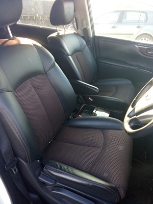 Lot 100 - FJ60 VFF, 2011 Nissan Elgrand Highway Star...