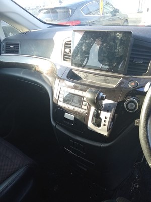 Lot 100 - FJ60 VFF, 2011 Nissan Elgrand Highway Star...