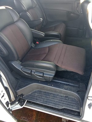 Lot 100 - FJ60 VFF, 2011 Nissan Elgrand Highway Star...