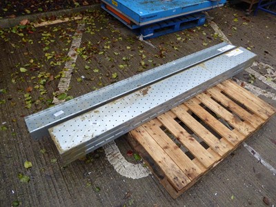 Lot 4193 - 2x Keystone box lintels
