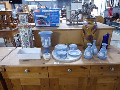 Lot 5104 - Mixed group of china and collectables...