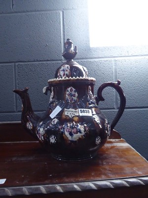 Lot 5030 - Bargeware teapot