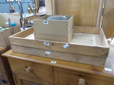 Lot 5125 - Pair of pine trays