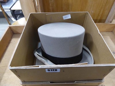 Lot 5126 - Grey felt top hat, boxed