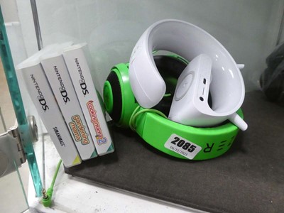 Lot 2085 - Pair of Razer gaming headset, 3 Nintendo DS...