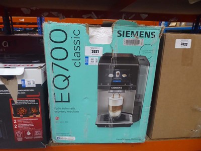 Lot 3021 - Siemens EQ700 Classic fully automatic espresso...