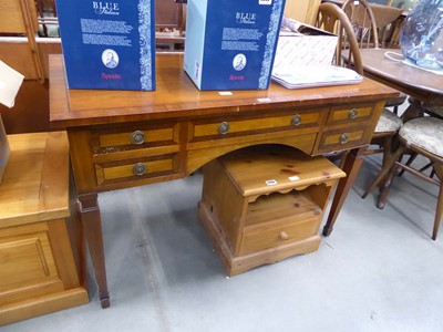 Lot 5203 - Edwardian five drawer desk