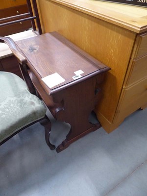 Lot 5161 - Oak two tier side table