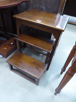 Lot 5213 - Pine table with pull out steps