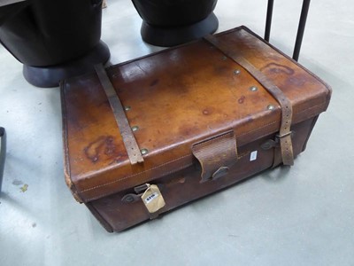 Lot 5216 - Vintage leather travelling case